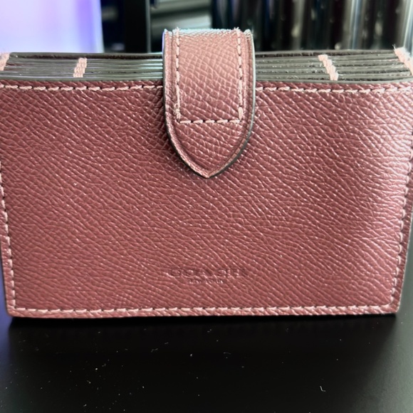 COACH ACCORDION CARD CASE Color: WINE - Picture 2 of 7
